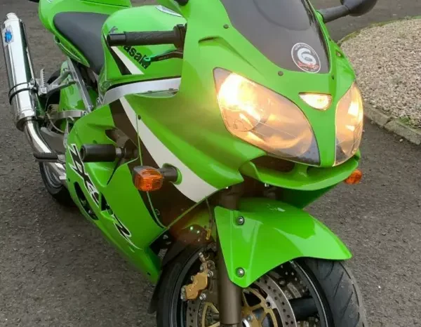 
								2003 Kawasaki ZX-9R full									