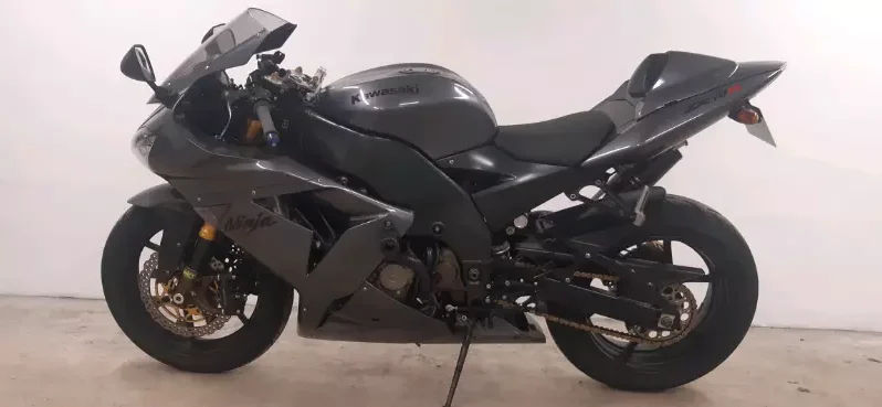 
								2005 Kawasaki Ninja ZX-10R ABS full									