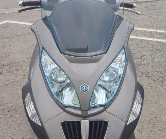 
								2009 Piaggio MP3 400 full									