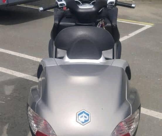 
								2009 Piaggio MP3 400 full									